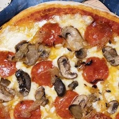 Pizza peperoni especial