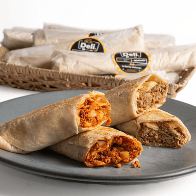 Burrito de Picadillo en Salsa Roja. La Deli Deli
