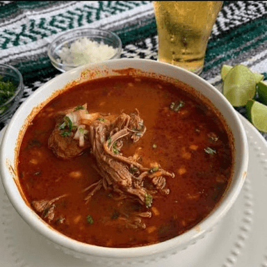 Plato de birria grande