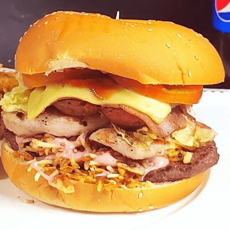 Hamburguesa Media Libra Mixta Apanada+Papas+Bebida
