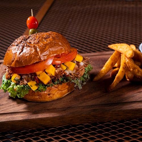 Hamburguesa de camarón con pico de mango