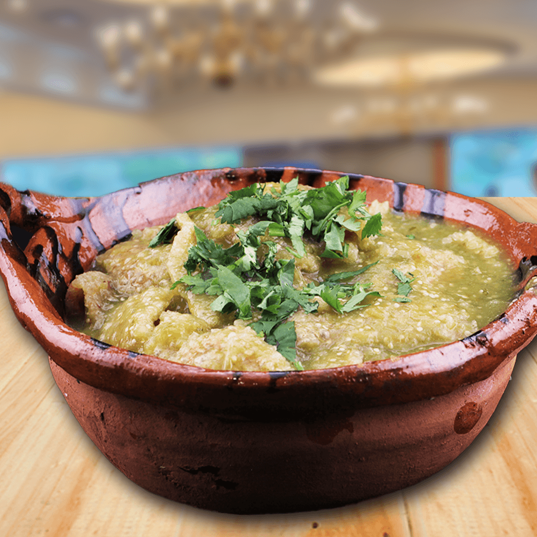 Cazuela de Chicharrón en Salsa Verde.