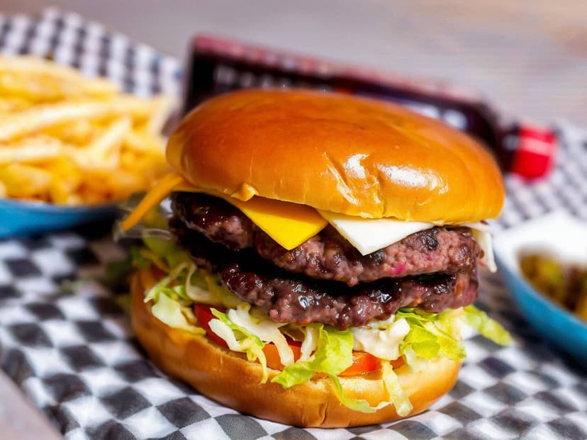 Titi Burger (Hacienda del Rio)