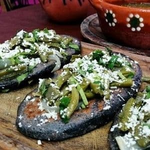 Tlacoyo de Barbacoa de Borrego