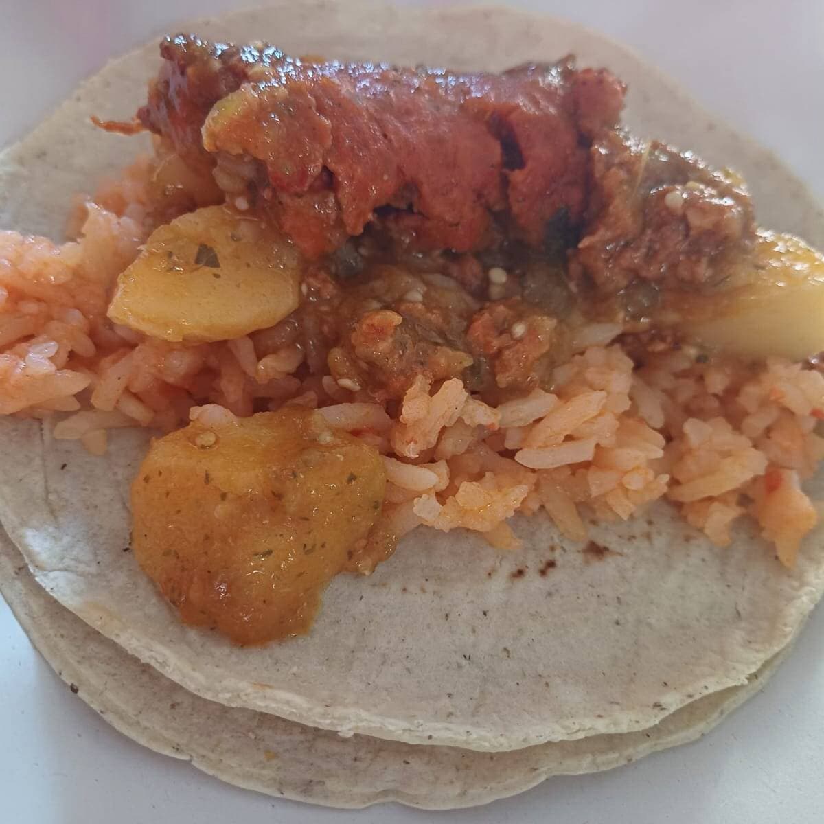 Taco Guisado /Longaniza con Papas en Salsa Verde