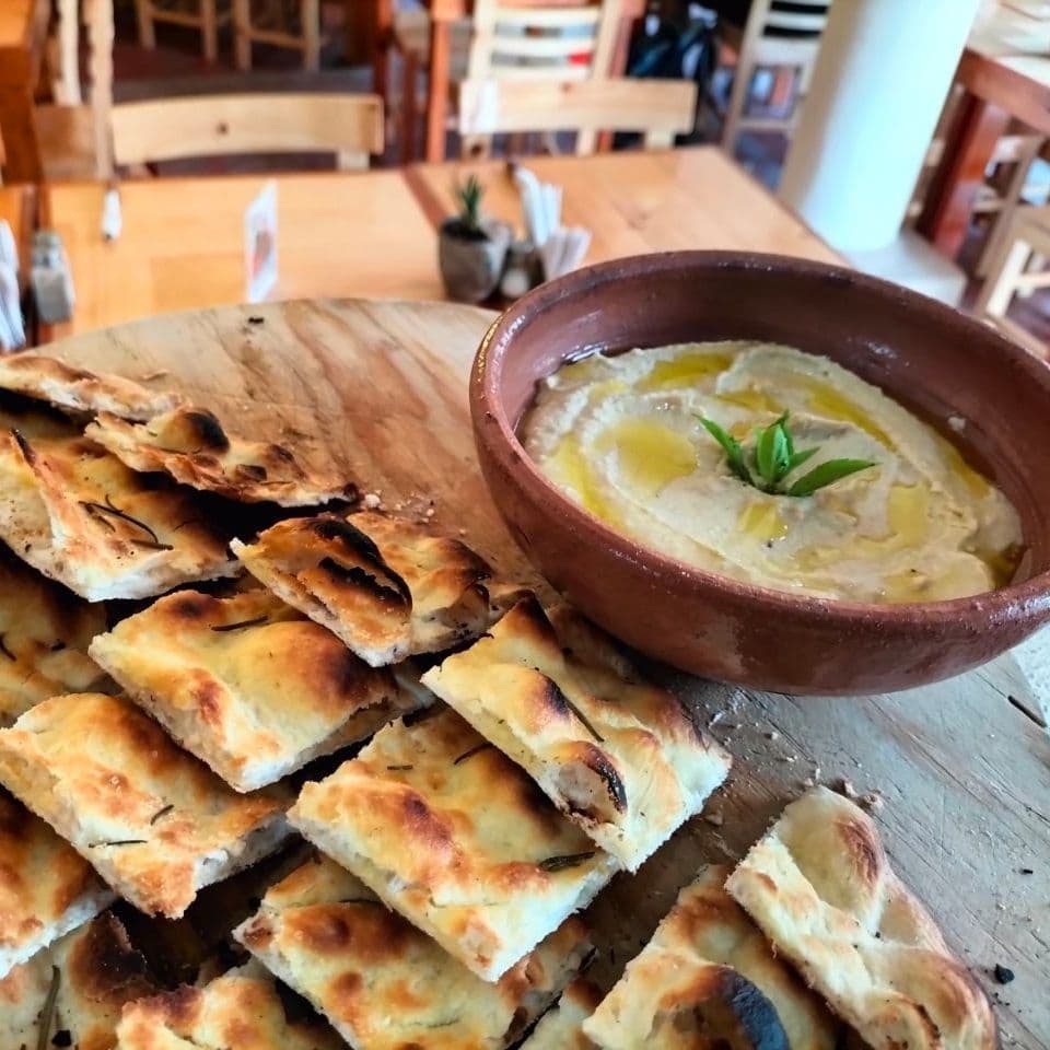 Hummus con Focaccia