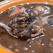 Caldo de Frijol con Puerco