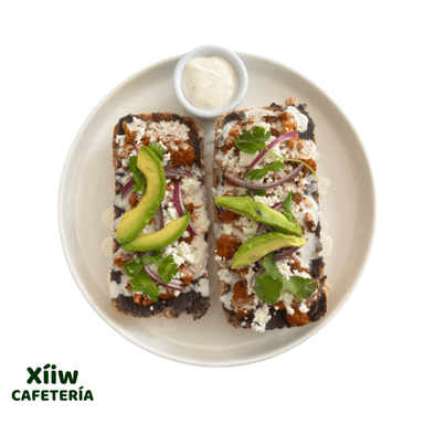 Molletes en Salsa de Chorizo