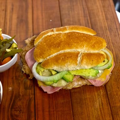 Torta Hawaiana Especial de Pollo