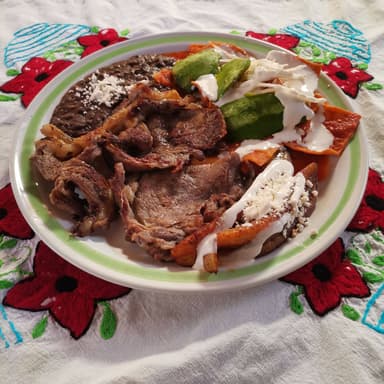 Carne Asada con Chilaquiles