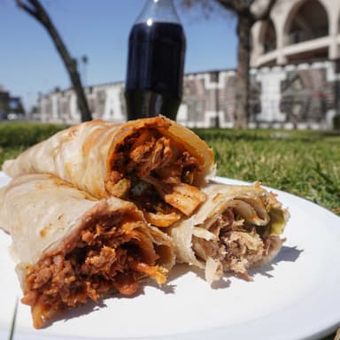 3 Tacos de Guisado + Bebida