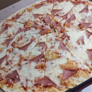 Pizza Jamon y Queso Grande