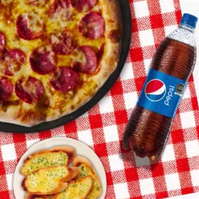1 Pizza Familiar + Pepsi1.5L + 6 Pan Al Ajo