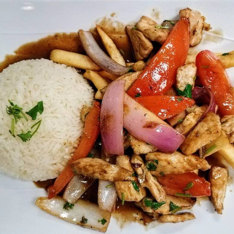 Saltado de Pollo
