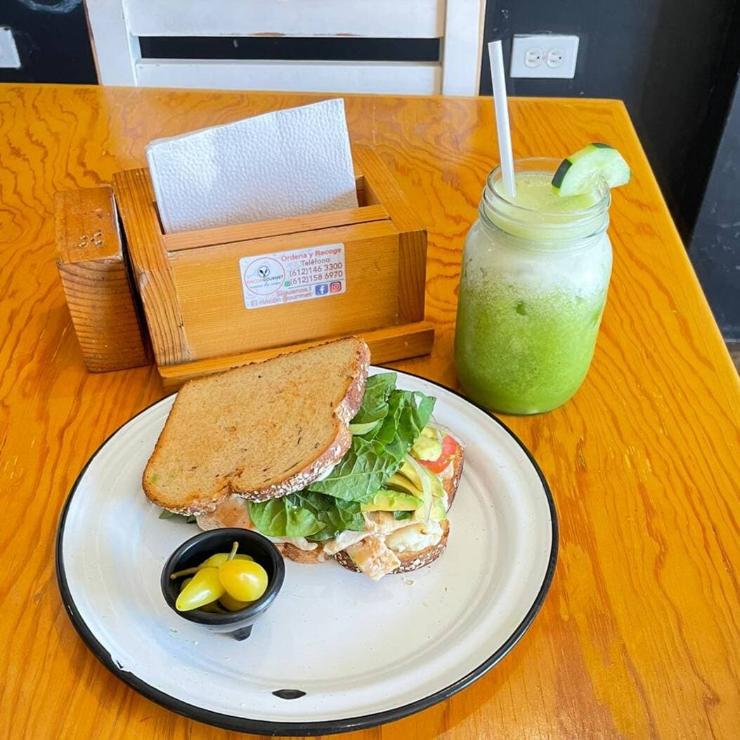 Sándwich + Jugo