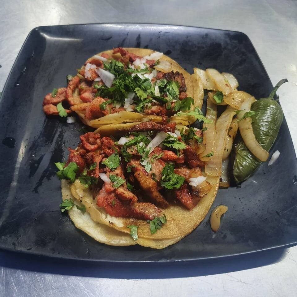 2 Tacos al Pastor + Vaso de Agua Fresca