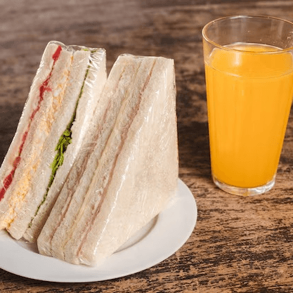 01 Triple Cuadrado / Sin Papas + Jugo