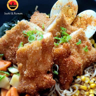 RAMEN CON POLLO EMPANIZADO