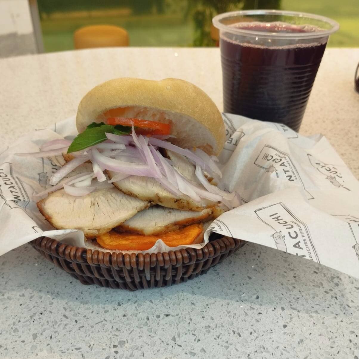 Pan con Chicharron + Chicha Morada
