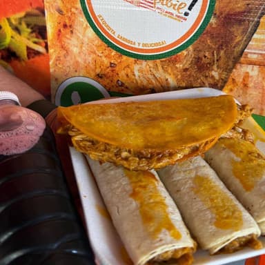#ComboAndy (3Tacos+1Quesadilla+AguaDelDia)