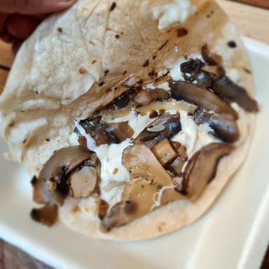 QUESADILLA DE CHAMPIÑONES