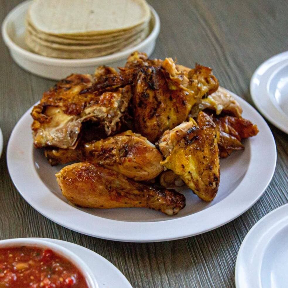 6 Piezas de Pollo con todo +Ensalada de Macarrón