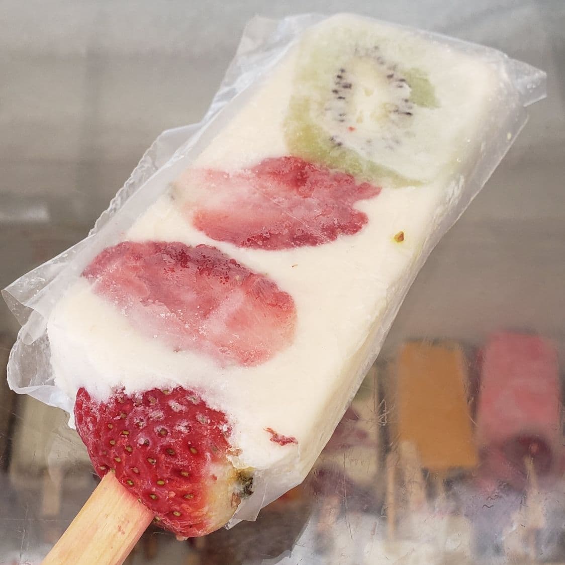 Paleta con Fresa y Kiwi