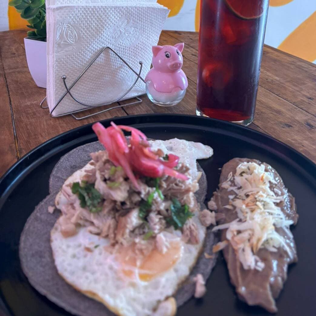 Huevos Coronados