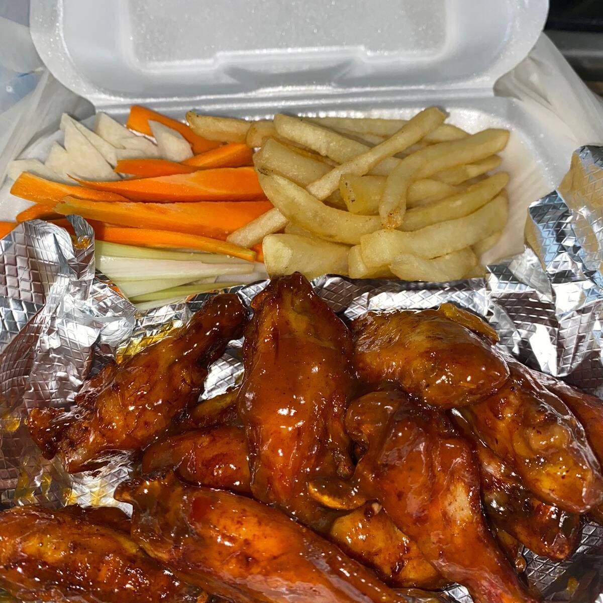 Orden de 12 Alitas + Papas