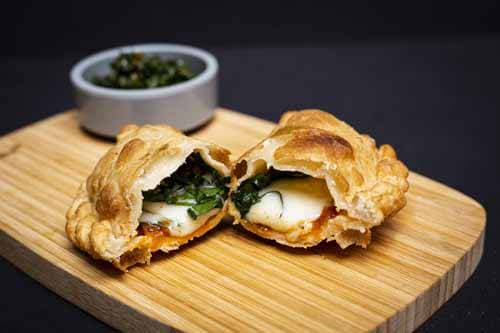 Empanada De Jamón Con Queso