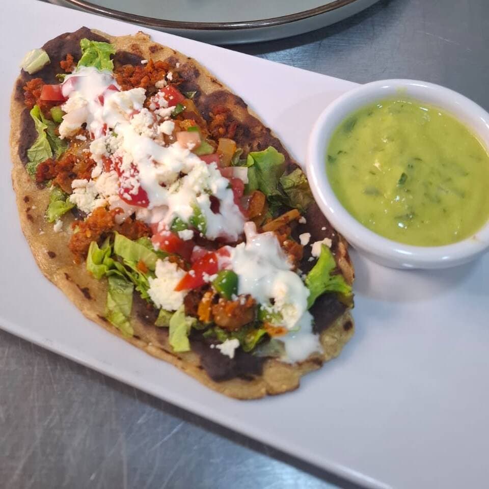 HUARACHES DE CHORIZO