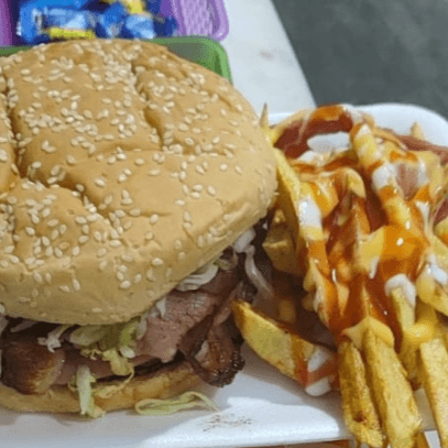 Hamburguesa con Papas a la francesa