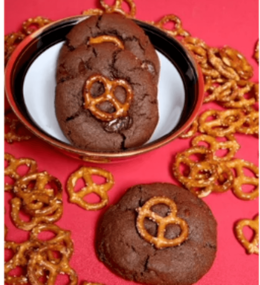 Galleta de chocolate con pretzel