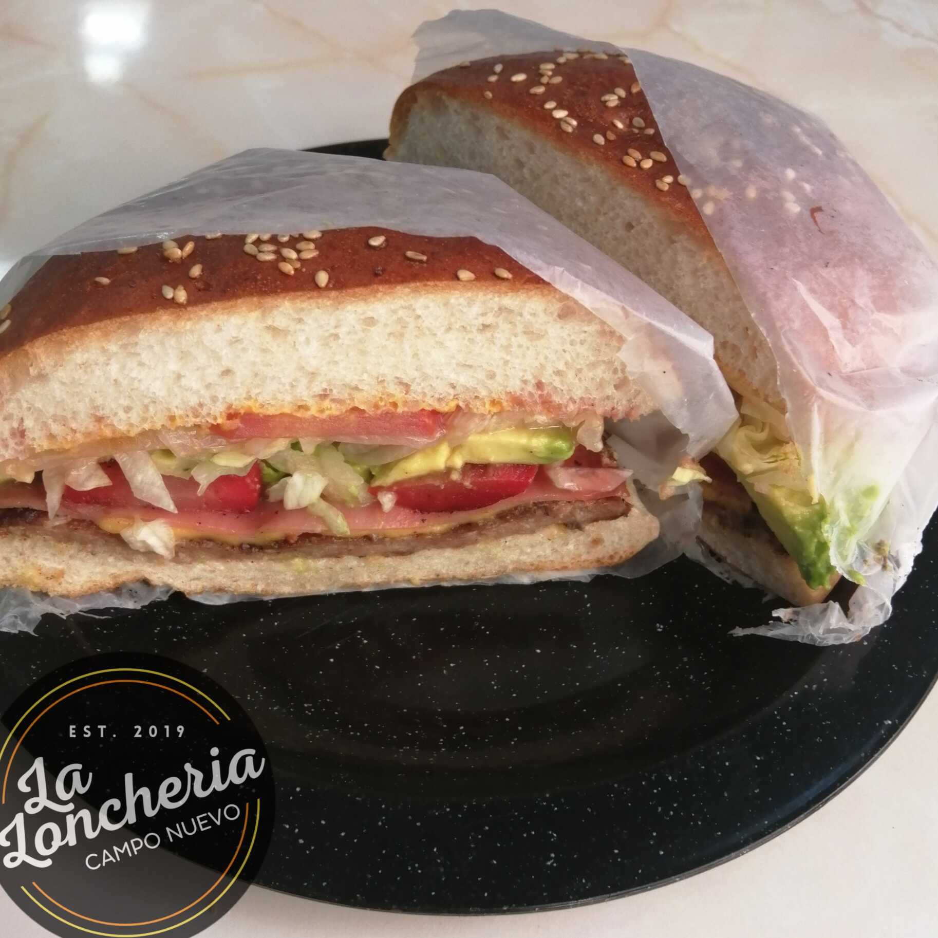 Salchiburguer con Aguacate