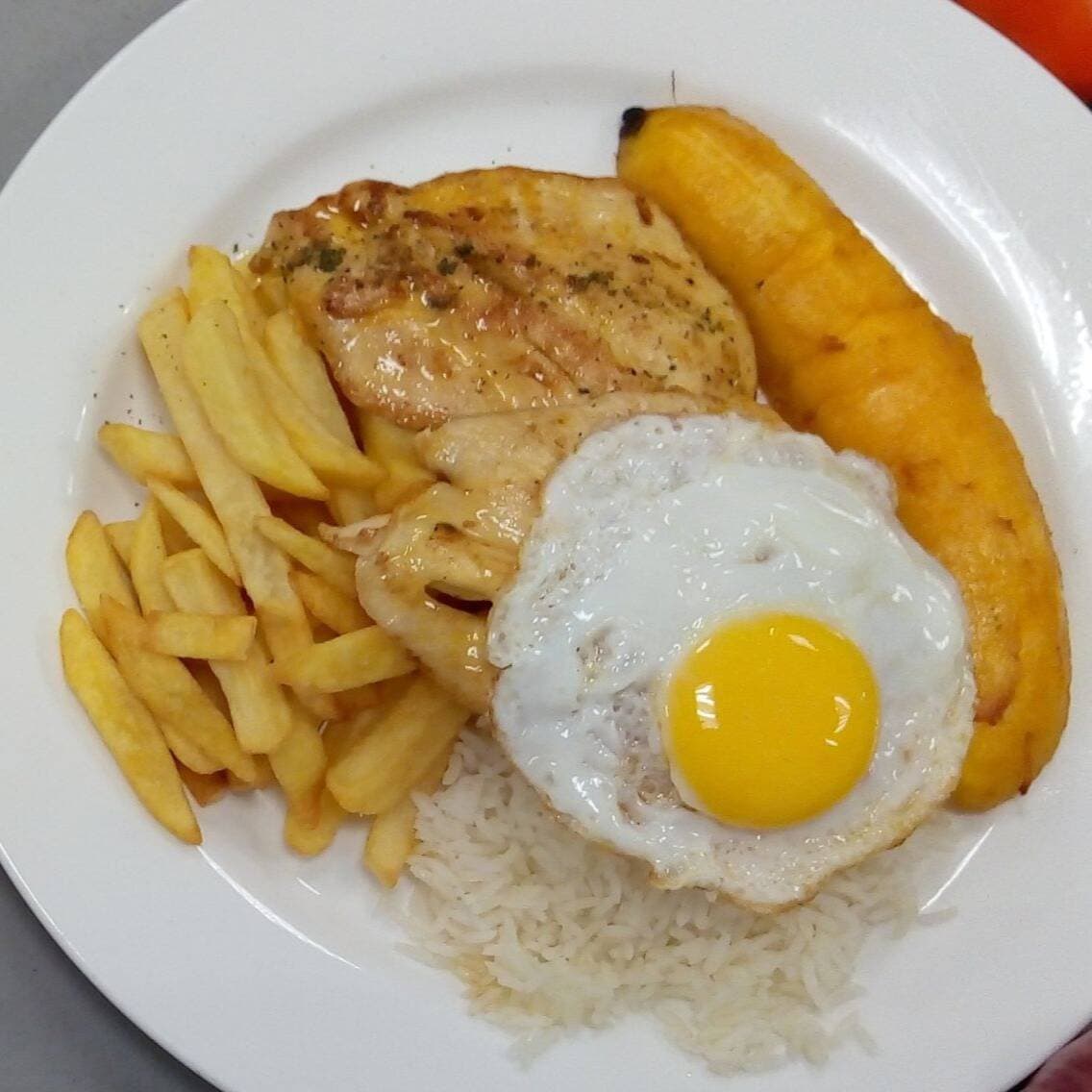 Filete de Pollo a la Plancha a Lo Pobre