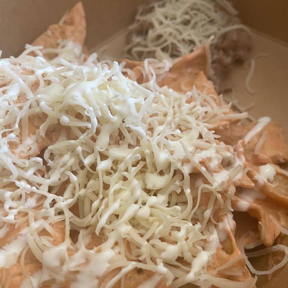 Chilaquiles con Queso Rojos