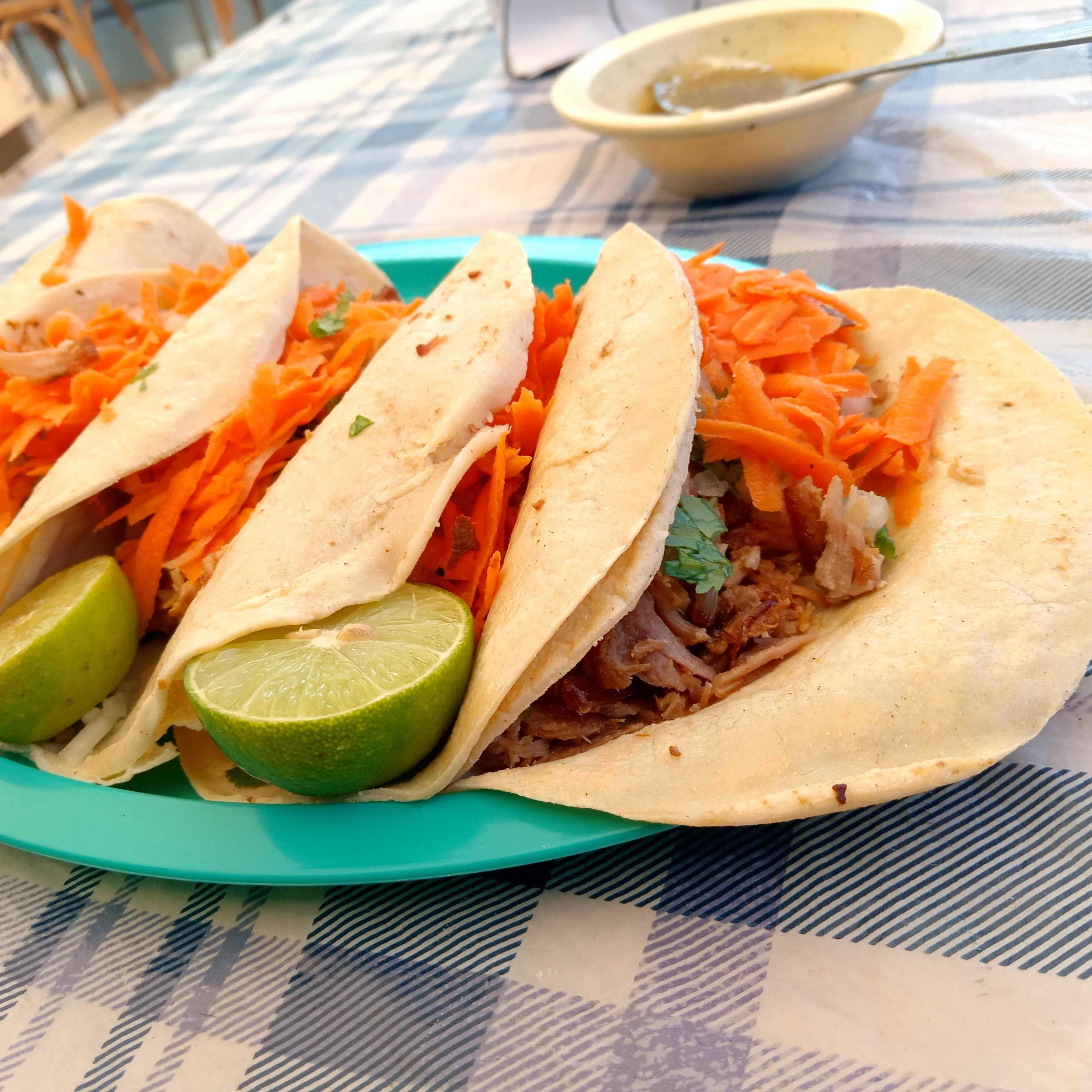 3 Tacos de Cuerito