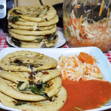 Pupusa Chipilín con Queso
