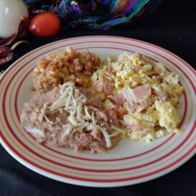 Huevos con Salchicha