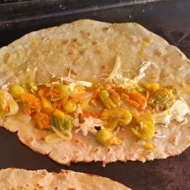 Quesadilla de Flor de Calabaza