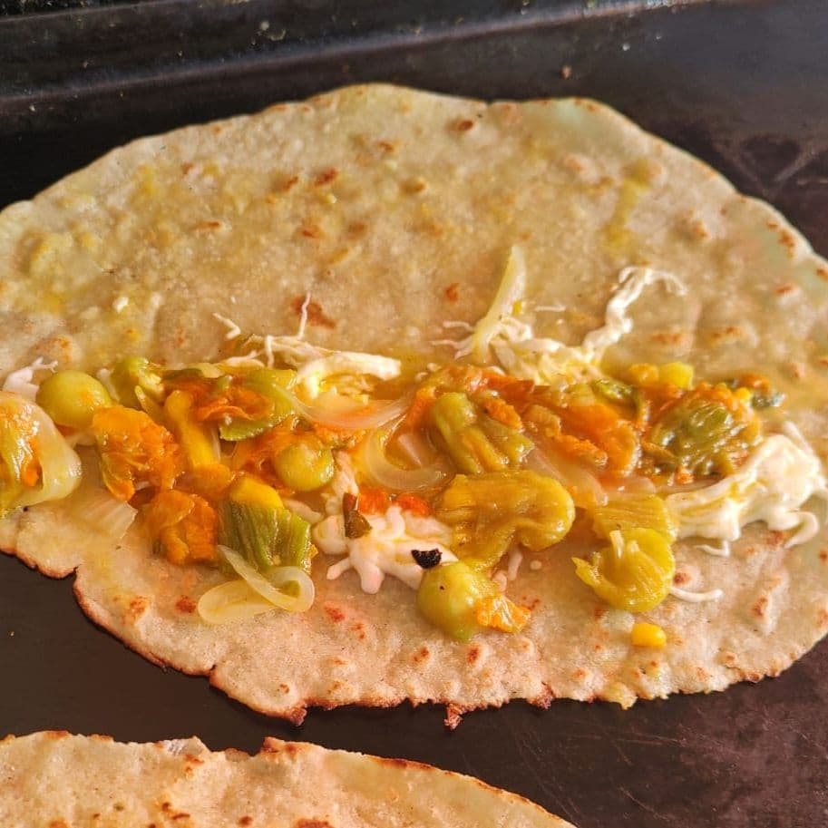 Quesadilla de Flor de Calabaza