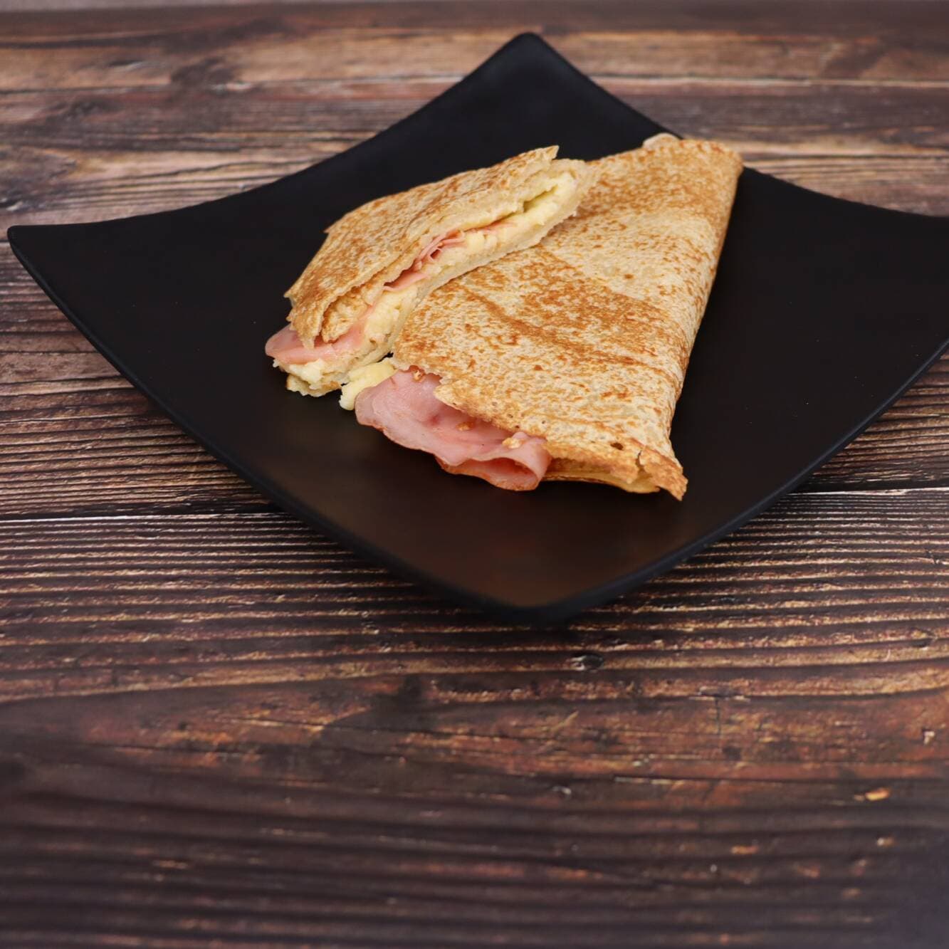 Crepa Jamon con Queso Mozarella