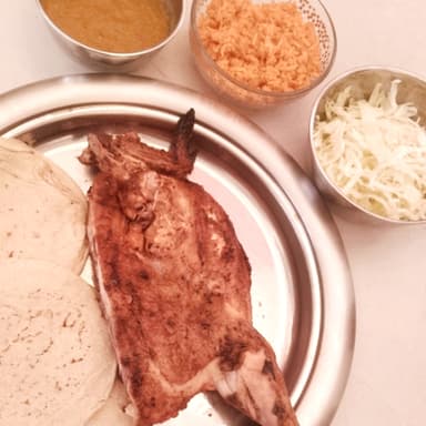 1/2 Pollo Asado A Las Brasas Con Complementos