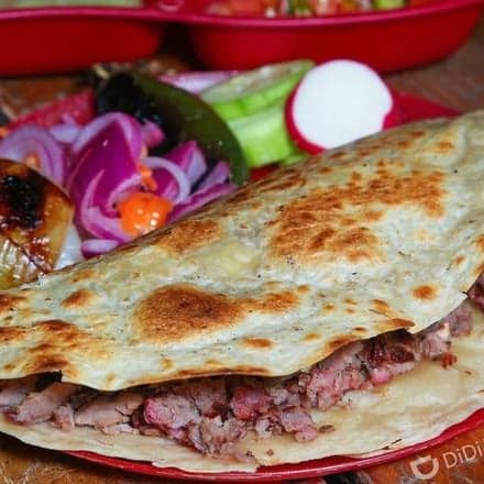 Gran Quesadilla De Carne