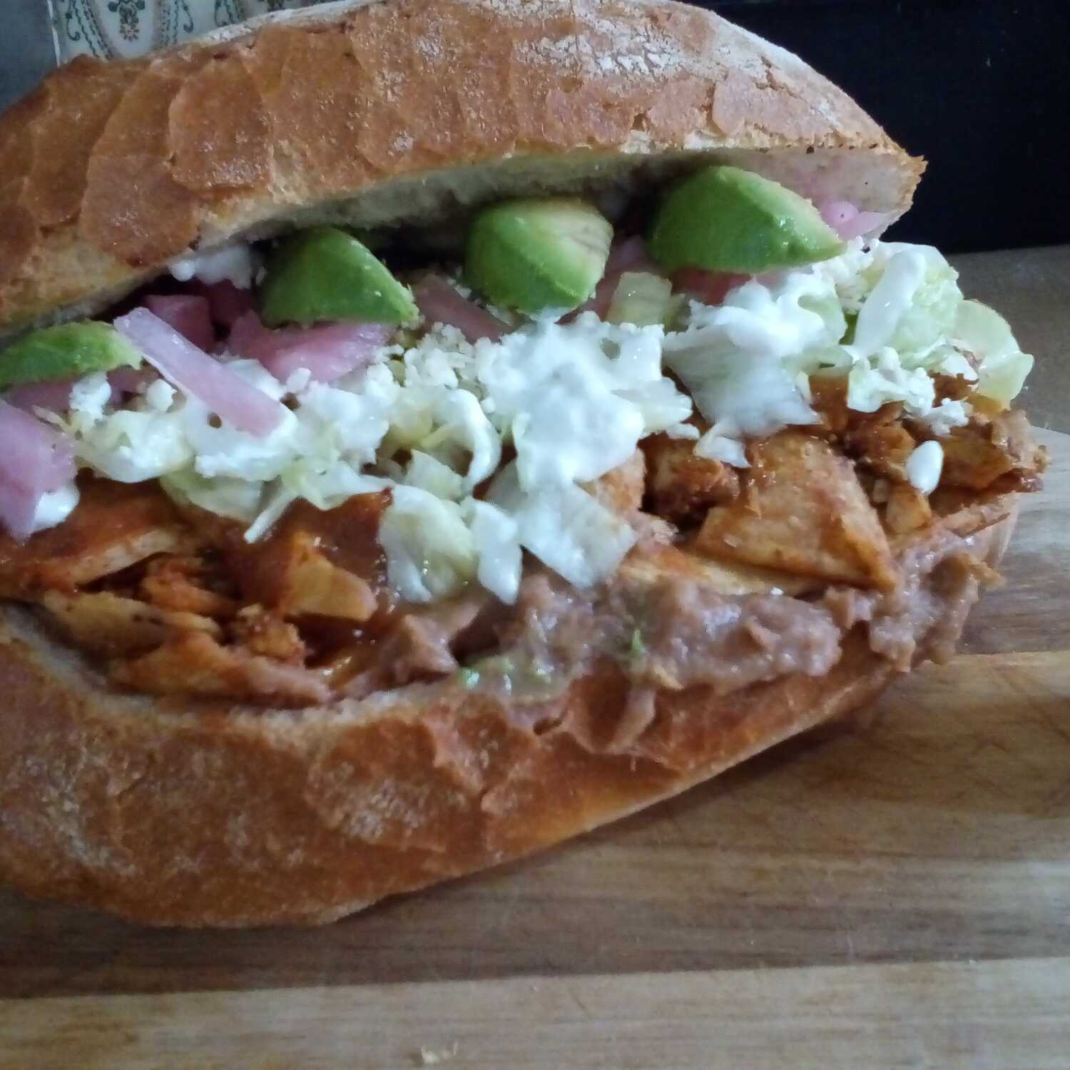 Torta de Chilaquiles Rojos