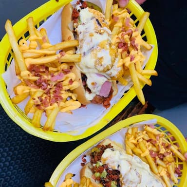 Hot Dog de la casa (Con papas)