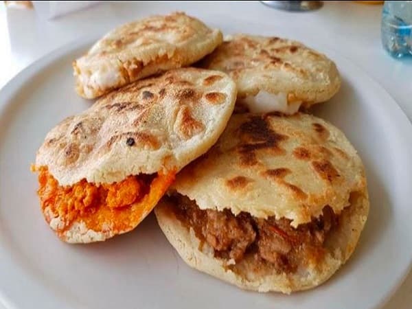 HAMBURGUESAS Y GORDITAS CARO