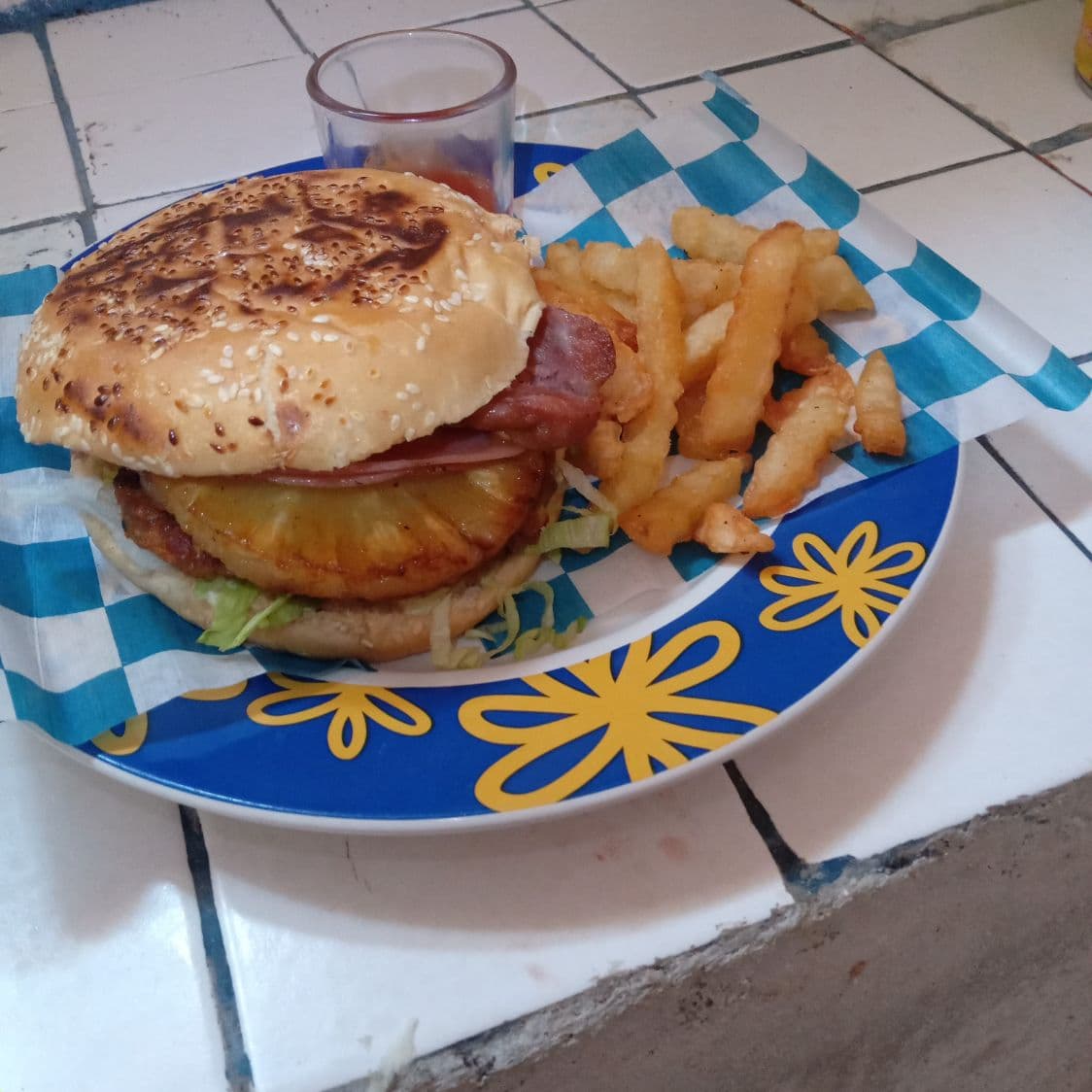 Hamburguesa Hawaiana con Papas