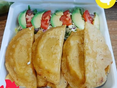 Empanadas de Pechuga Entomatada