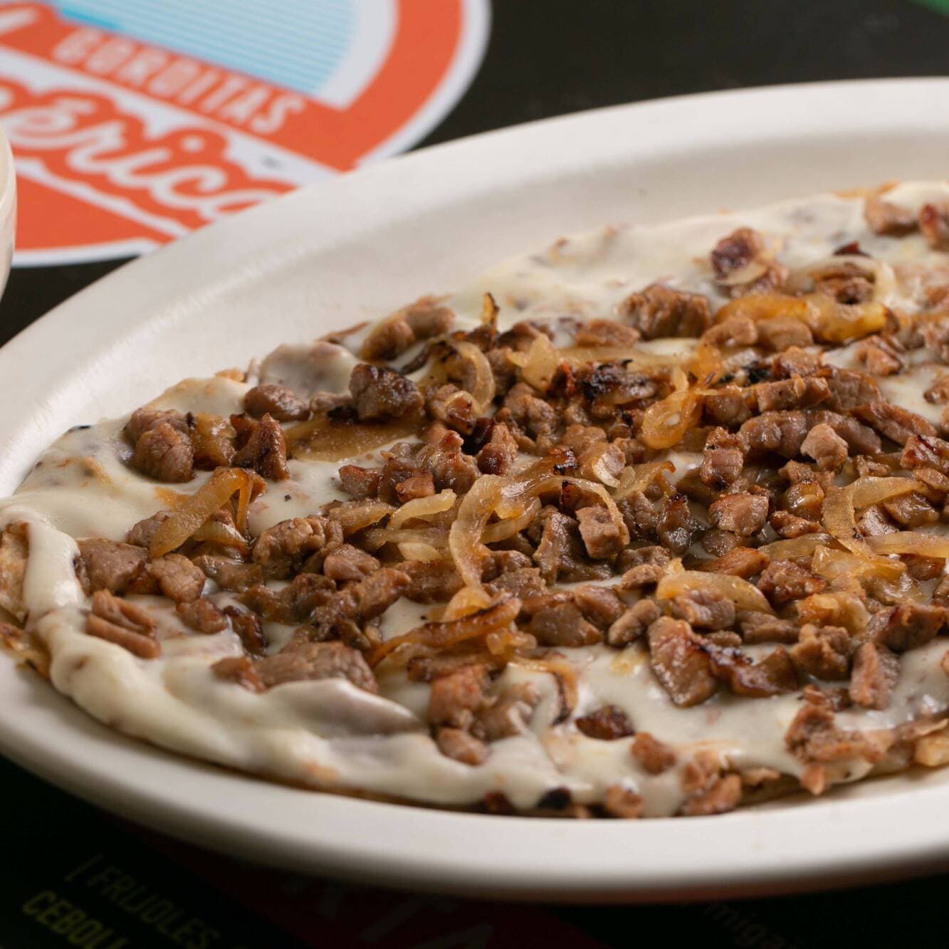 Huarache de Bistec con Queso Oaxaca